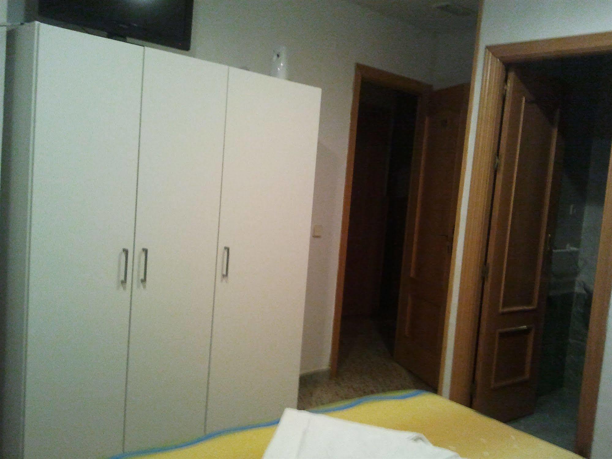 Hostal Emilio Barajas มาดริด ภายนอก รูปภาพ